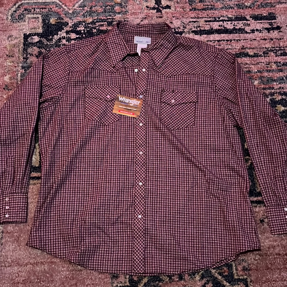 I am selling a brand new wrangler button up long sleeve !